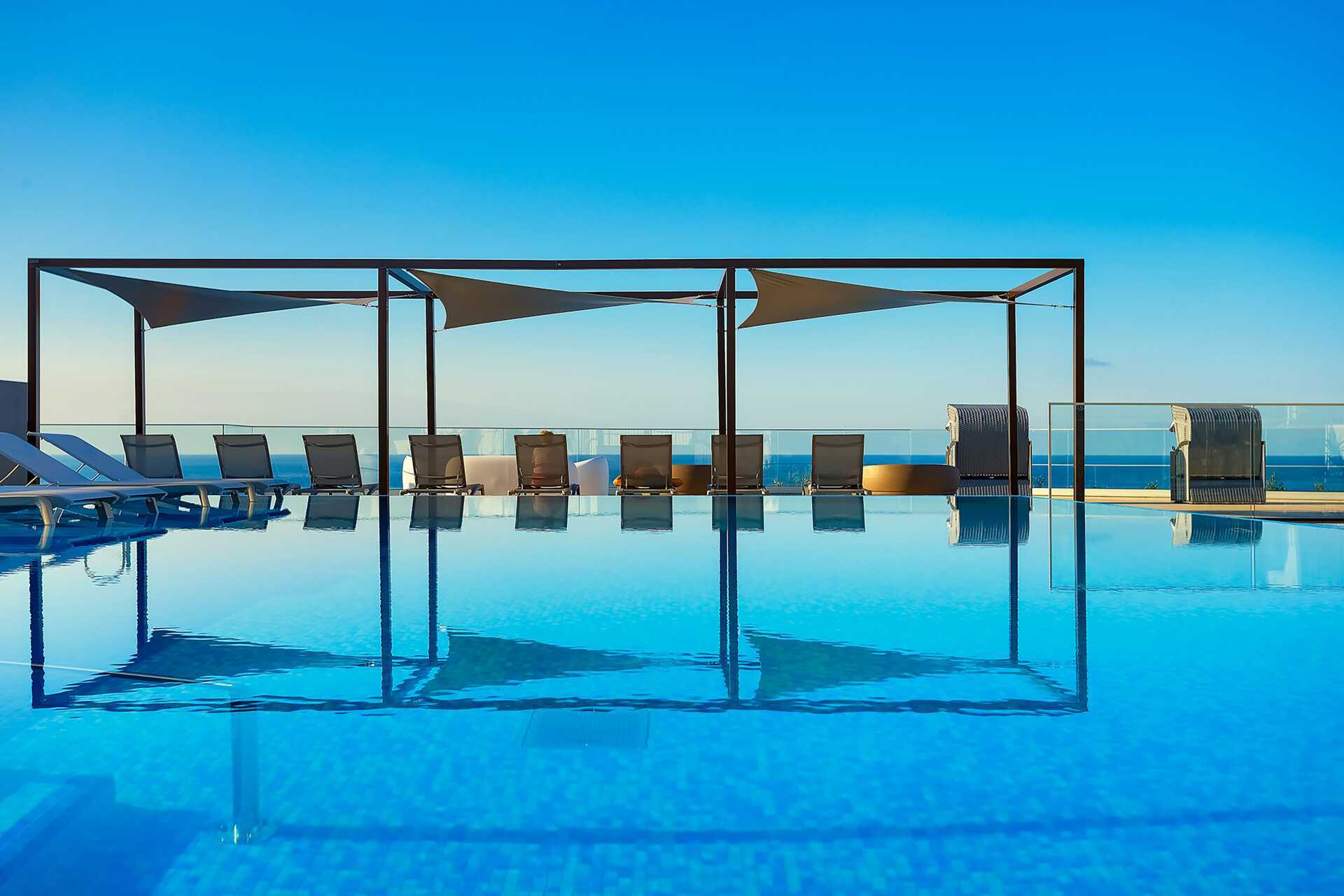 Havsvattenpool på hotell Sentido Galomar på Madeira, Portugal.