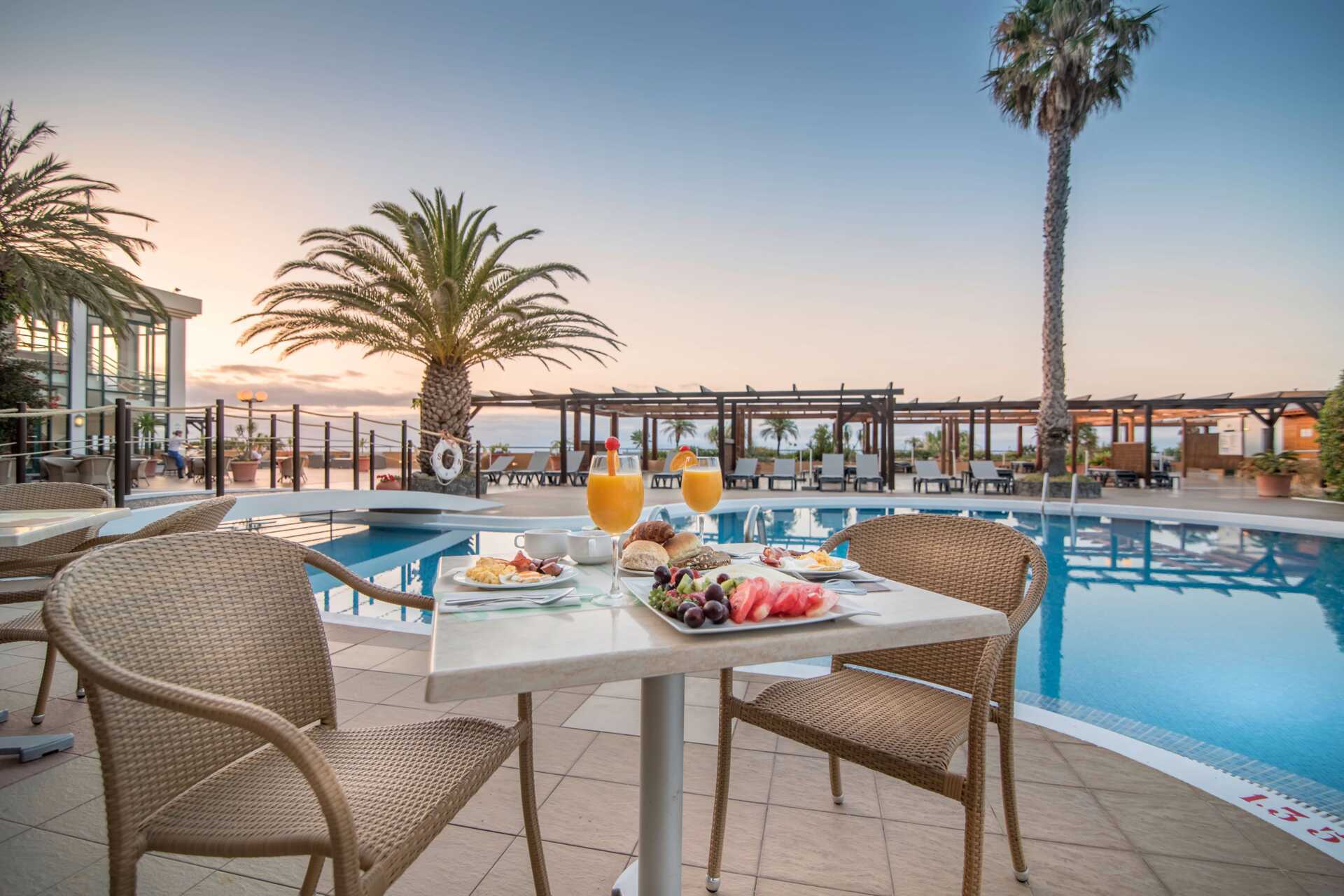 Pool på hotell Sentido Galomar på Madeira, Portugal.