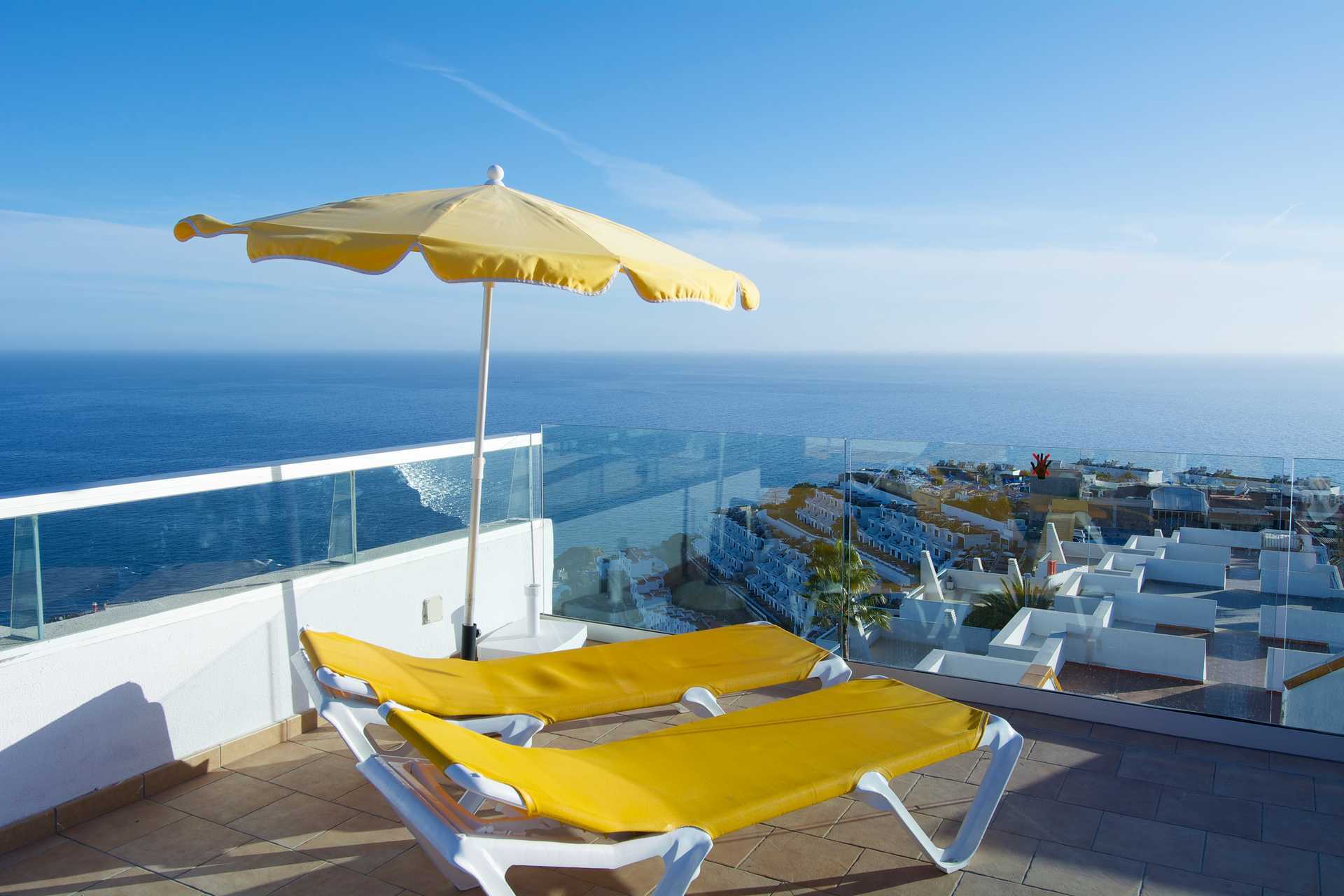 Solterrass på hotell Riosol i Puerto Rico, Gran Canaria.