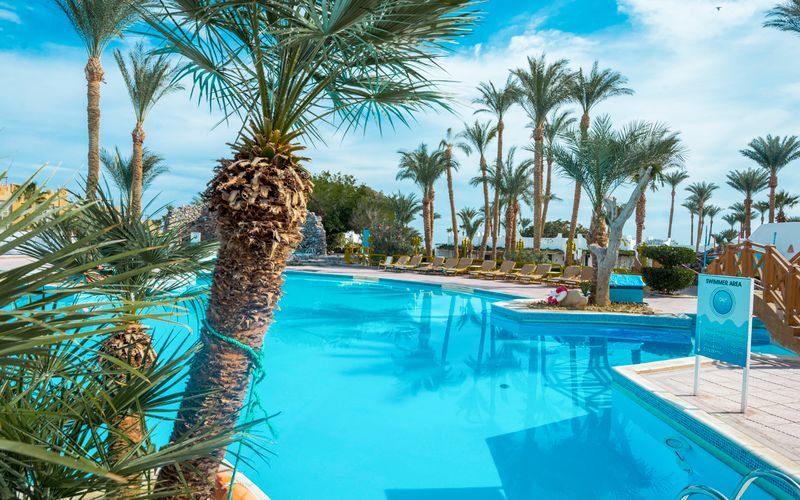 Poolområdet på hotell Shams Safaga Resort i Abu Soma, Egypten.