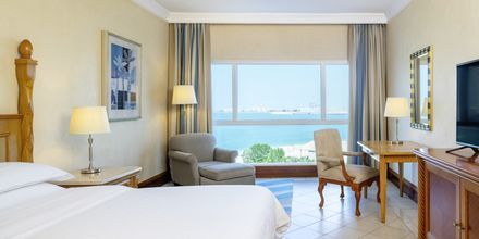 Deluxerum på hotell Sheraton Jumeirah Beach Resort i Dubai, Förenade Arabemiraten.