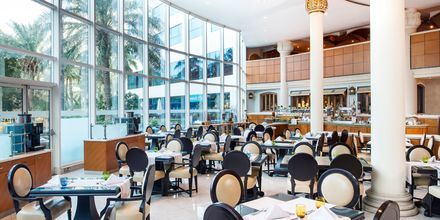 The Palm Garden Restaurant & Terrace på hotell Sheraton Jumeirah Beach Resort i Dubai, Förenade Arabemiraten.