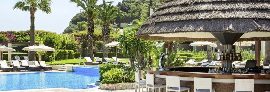 Poolbar på hotell Sheraton Rhodes Resort på Rhodos, Grekland.