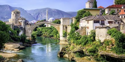 Bron i Mostar, Stari Most, har sina anor från 1500-talet. Förstörd under kriget på 1990-talet, men återuppbyggd 2004.