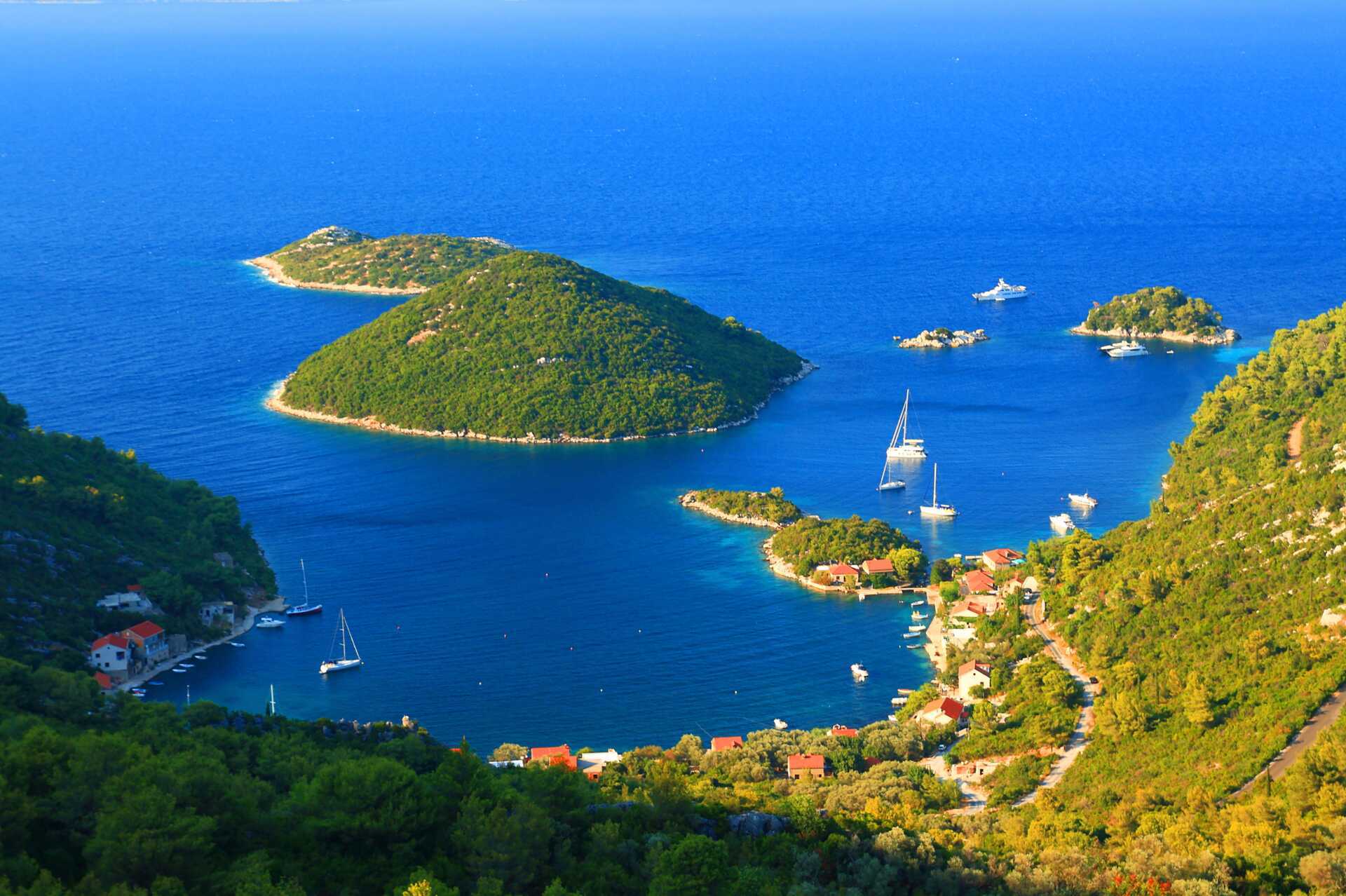 Efter Dubrovnik fortsätter skärgårdskryssningen till ön Mljet.