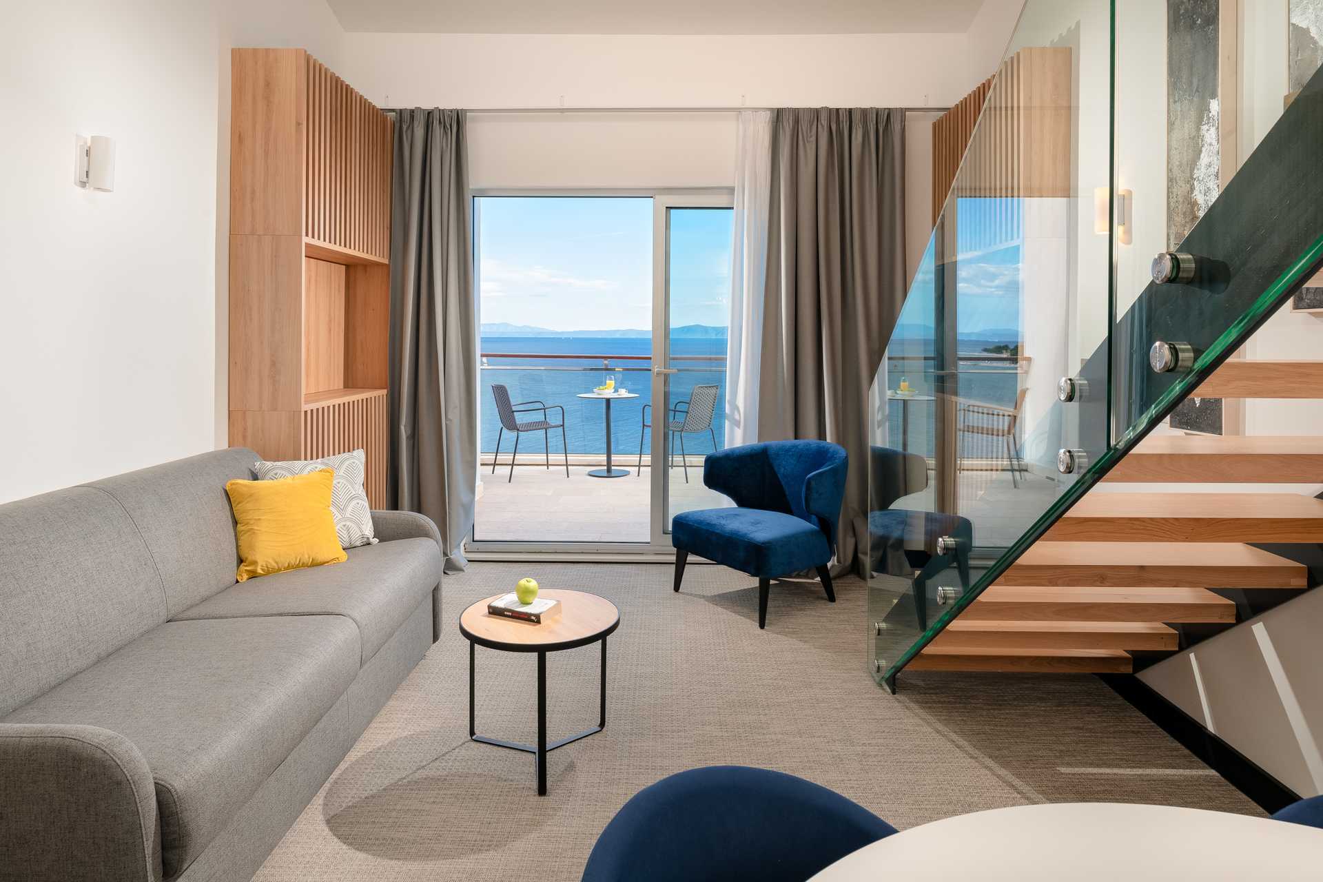 Skissbild på en enrumslägenhet i etage på hotell Anna Noemia i Baska Voda, Kroatien.