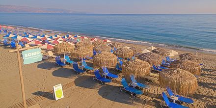 Stranden vid hotell Sonio Beach i Platanias på Kreta, Grekland.