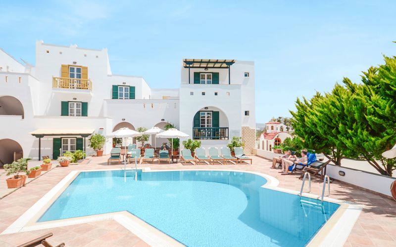 Poolområde på hotell Spiros i Naxos stad, Grekland.
