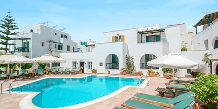 Poolområde på hotell Spiros i Naxos stad, Grekland.