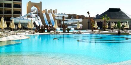 Poolområdet på hotell Steigenberger Aqua Magic i Hurghada, Egypten.