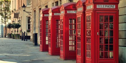 Klassiska röda telefonkiosker i London