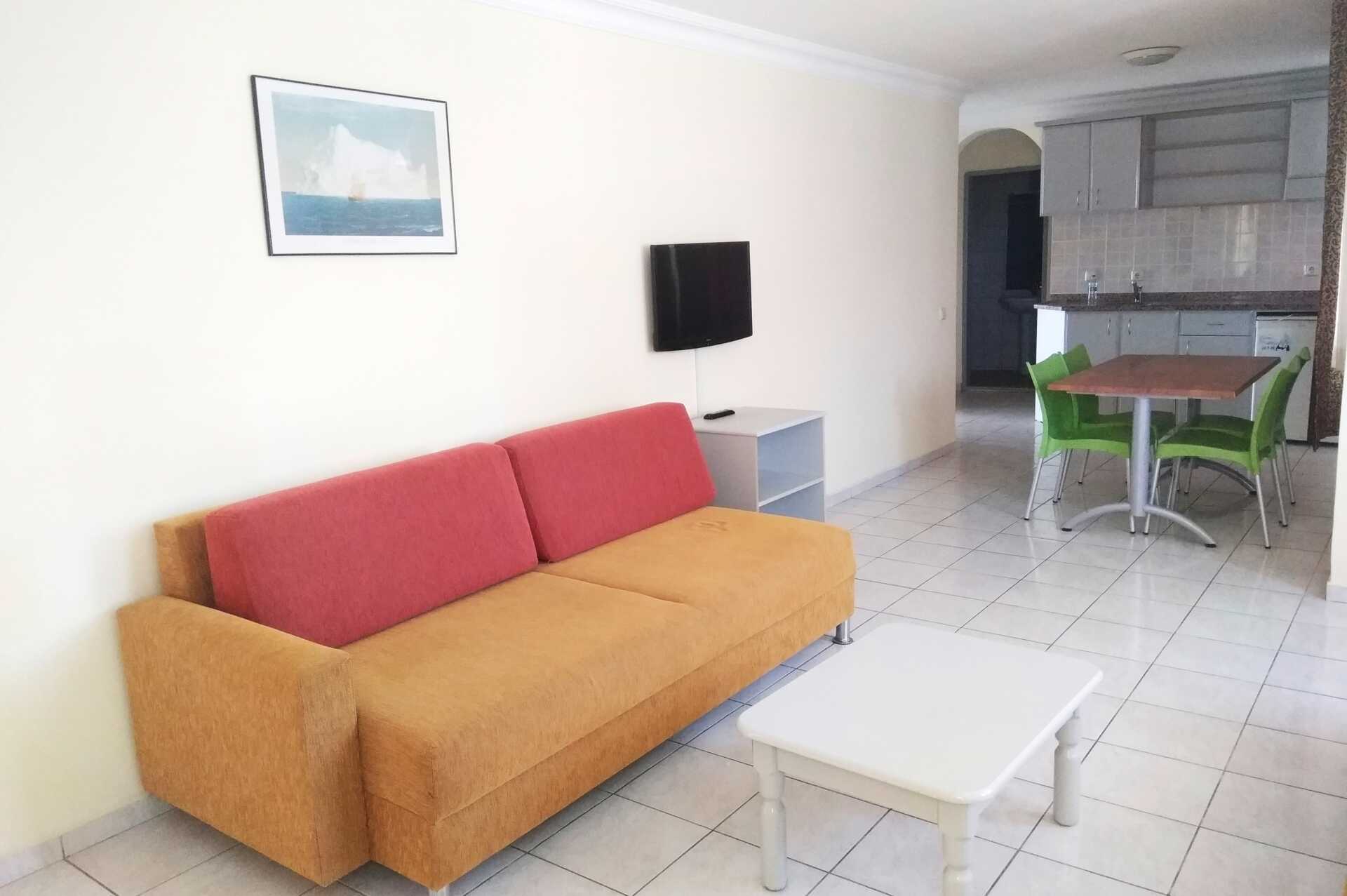 Större tvårumslägenhet på hotell Sailor i Alanya, Turkiet.