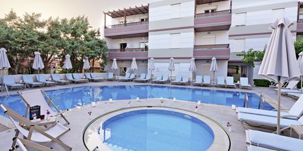 Poolområde på hotell Summer Dream i Rethymnon på Kreta.