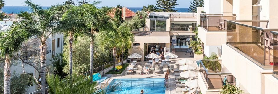 Poolområdet på hotell Summertime i Platanias på Kreta, Grekland.