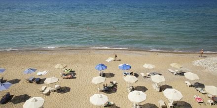Stranden vid hotell Sunny Bay i Kastelli, Kreta.