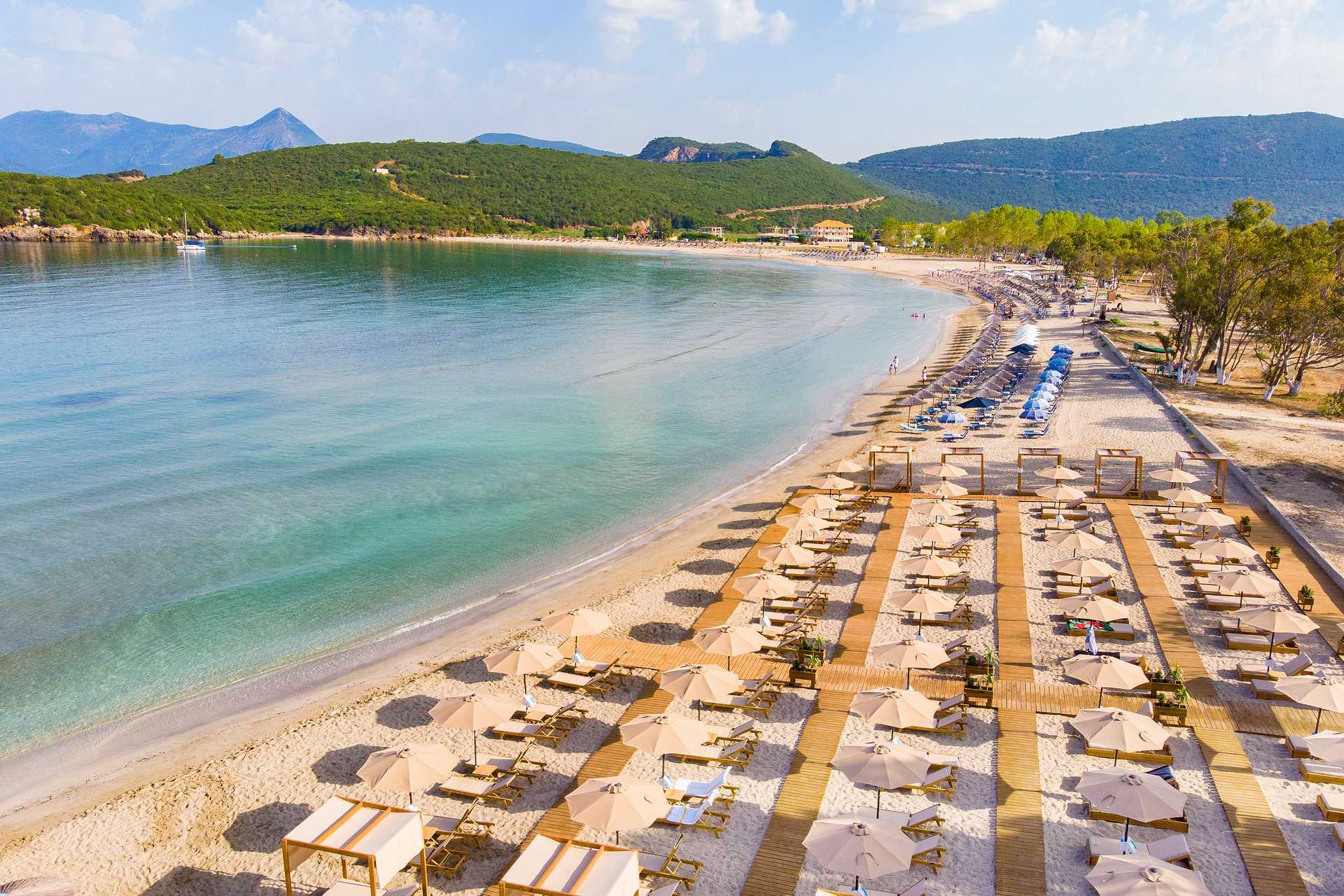 Stranden vid hotell Paradise Ammoudia i Grekland.