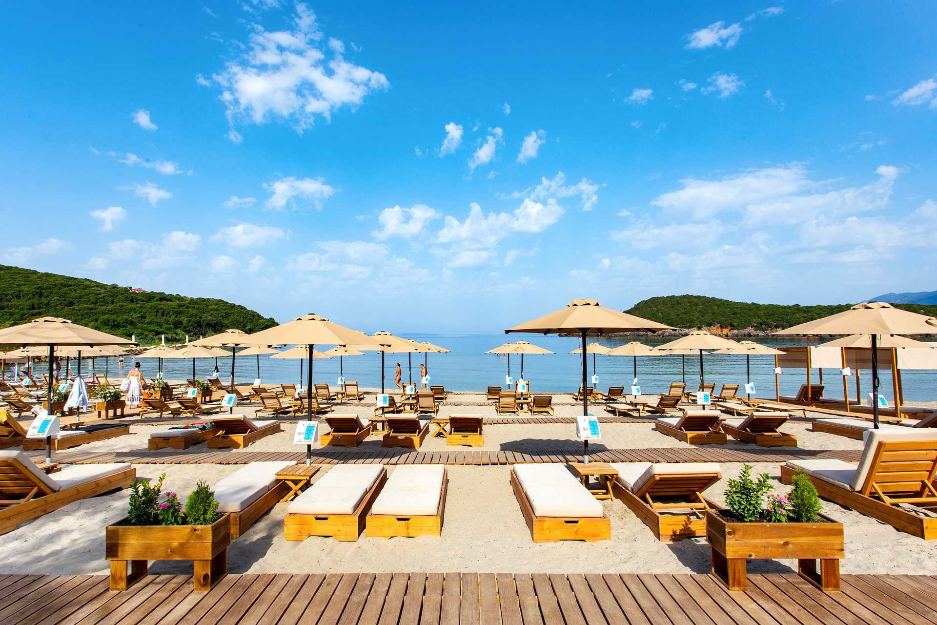 Stranden vid hotell Paradise Ammoudia i Grekland.