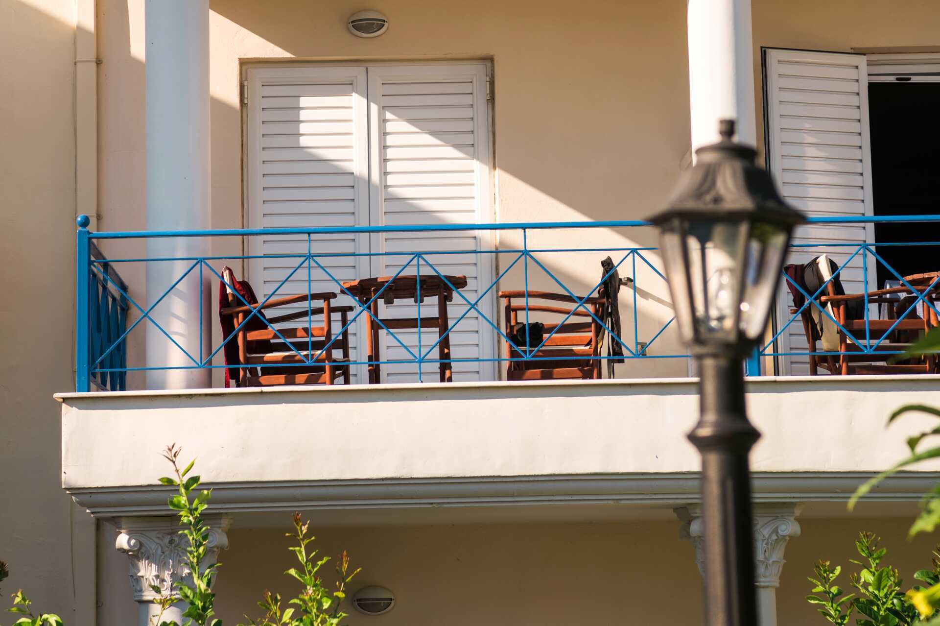 Balkong på hotell Paradise Ammoudia i Grekland.