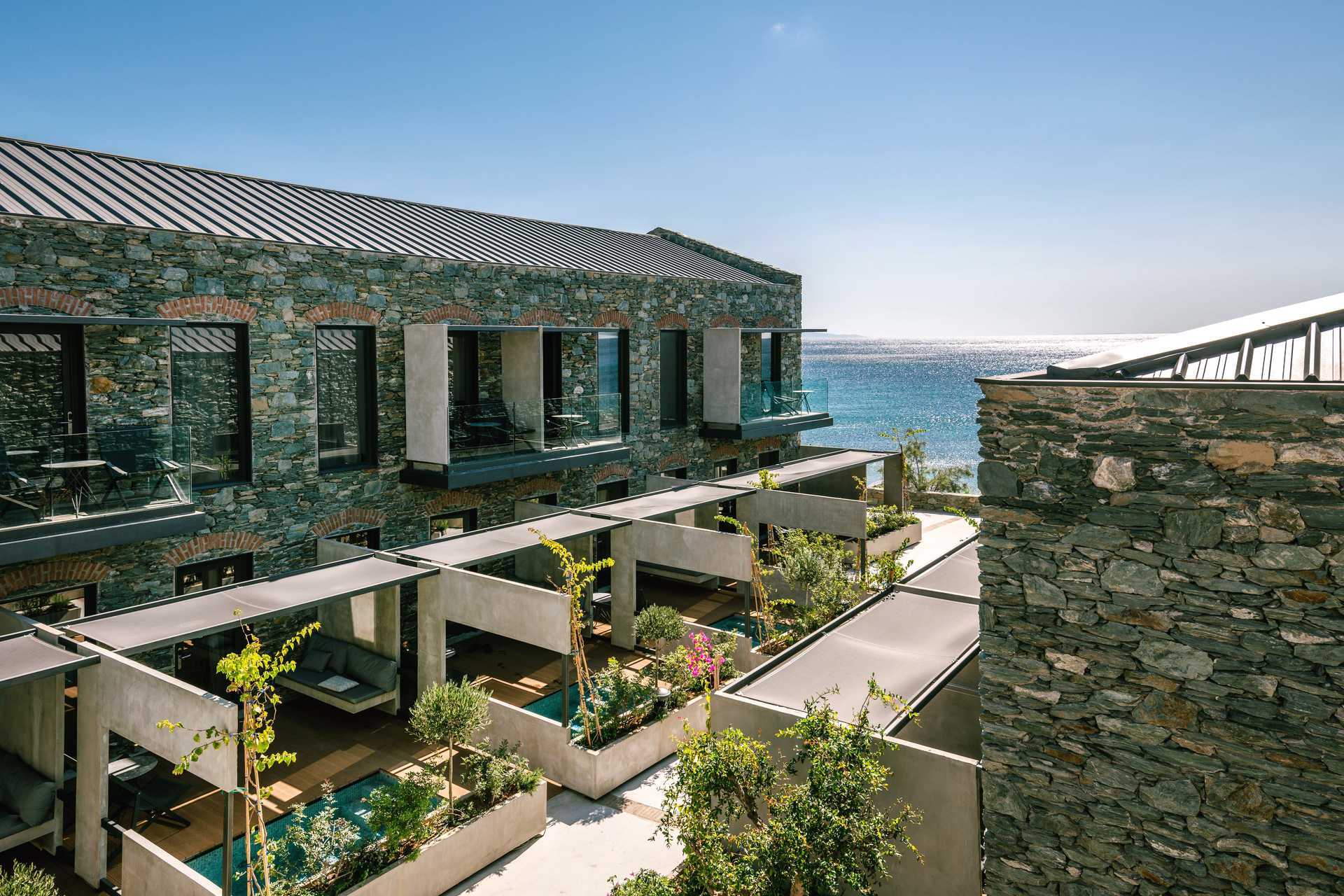 Superiorrum med privat jacuzzi, stor balkong/terrass.