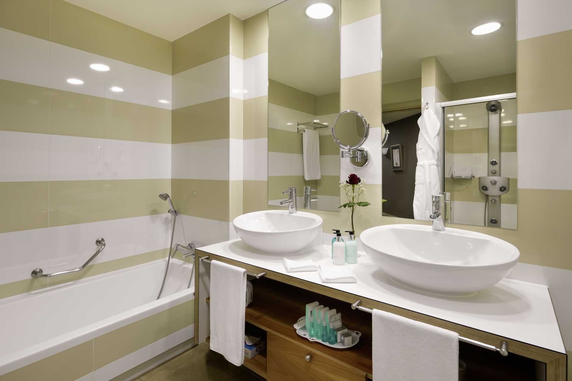 Superiorsvit på hotell Jardines De Nivaria i Costa Adeje på Teneriffa.