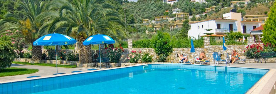 Poolområdet på hotell Suzanna på Skiathos, Grekland.