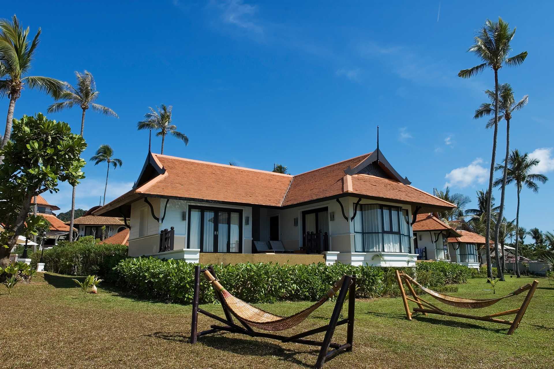 Svit med privat pool på hotell Rawi Warin på Koh Lanta, Thailand.