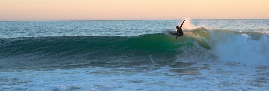Lanzarotes förhållanden är perfekt för surfing.