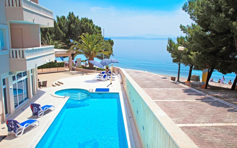 Pool på hotell Tamaris i Tucepi på Makarska rivieran.