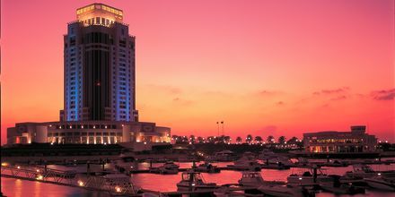 Ritz-Carlton Doha på kvällen.