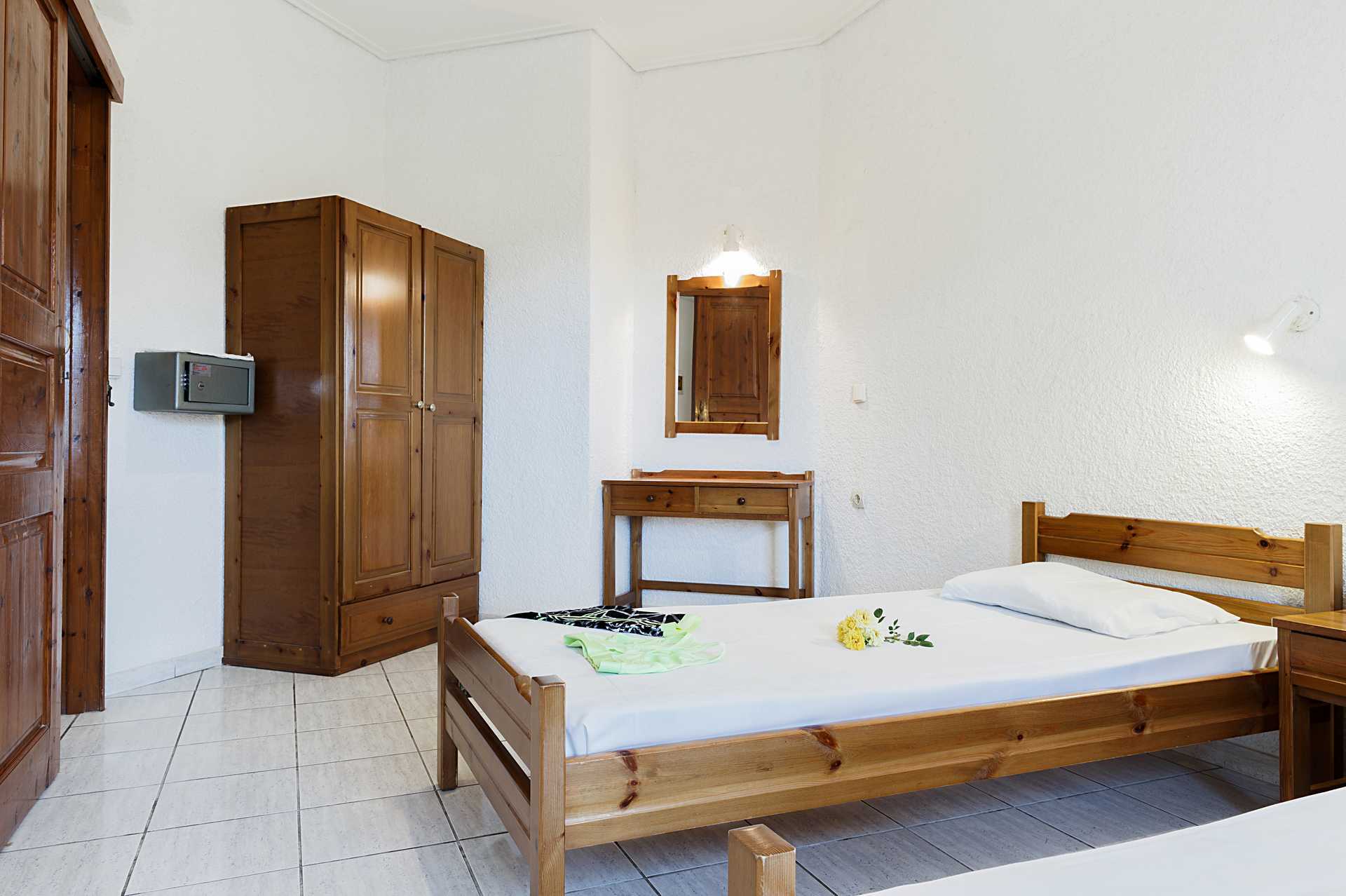 Trerumslägenhet på hotell Sophia Beach i Platanias, Kreta.