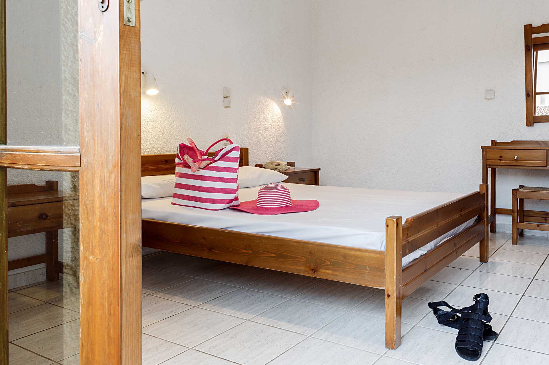 Trerumslägenhet på hotell Sophia Beach i Platanias, Kreta.