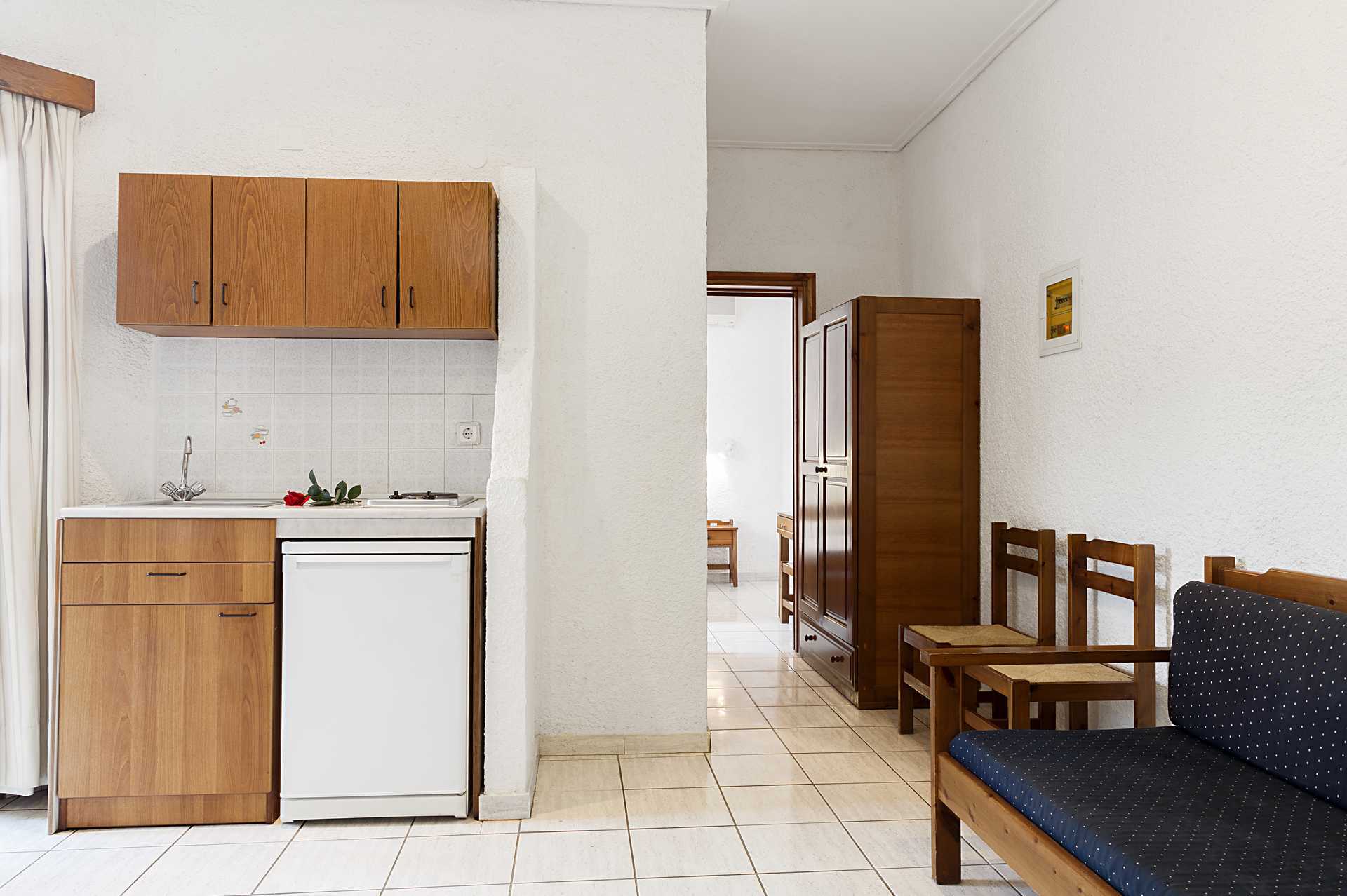 Trerumslägenhet på hotell Sophia Beach i Platanias, Kreta.