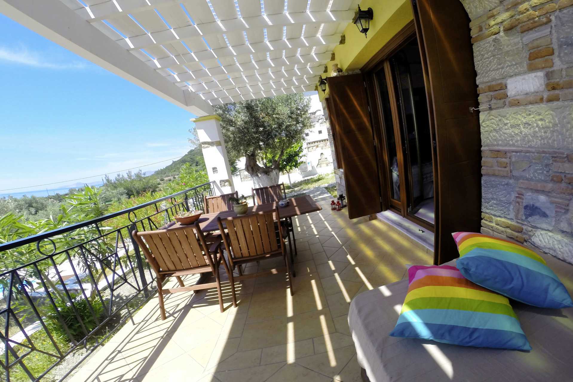 Trerumslägenhet på Hotell Villa Eleonas i Votsalakia på Samos, Grekland.