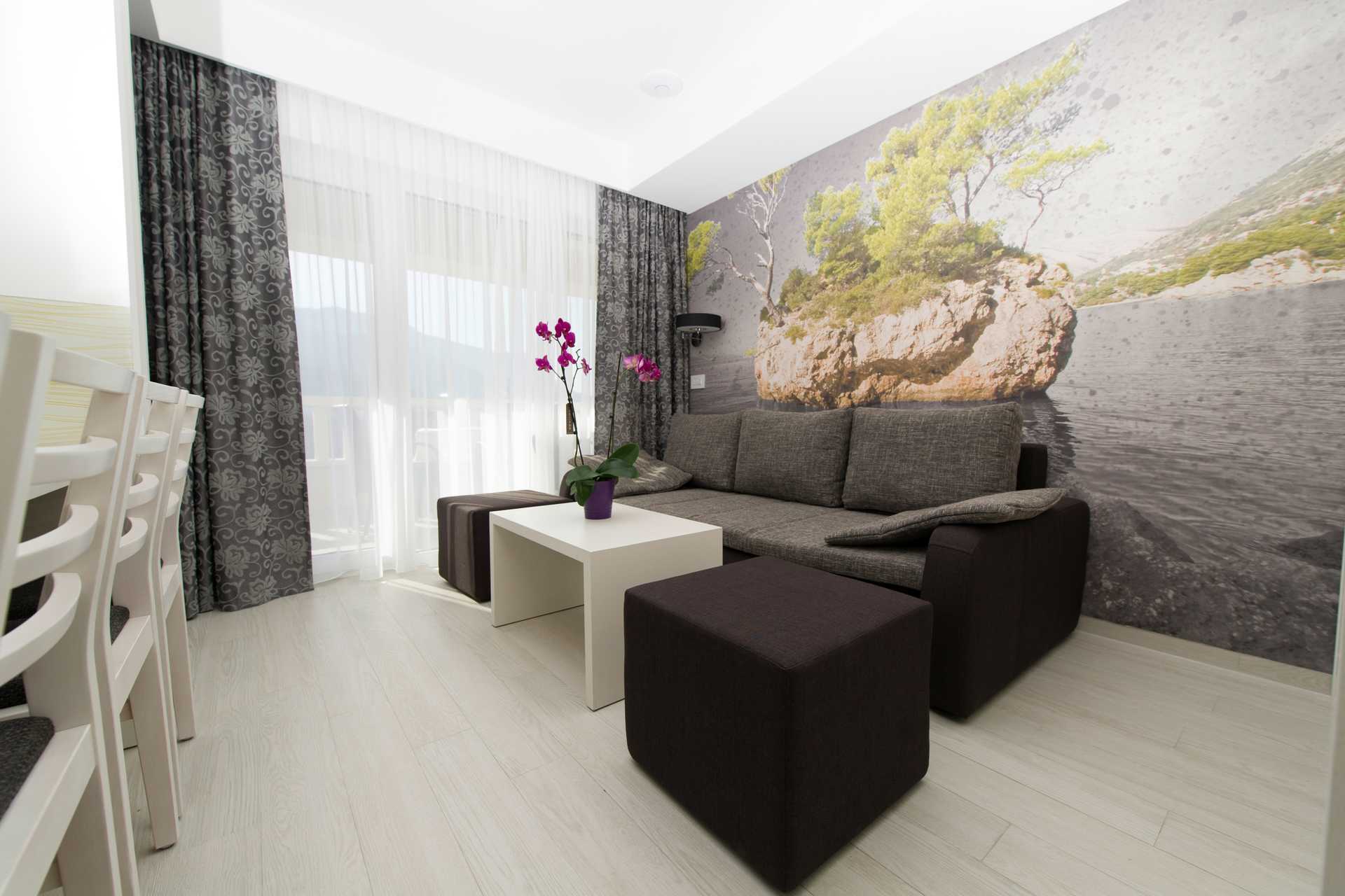 Trerumslägenheter superior på hotell Tamaris på Makarska rivieran, Kroatien.