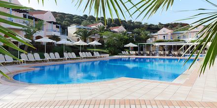 Poolområde på hotell Triton i Agii Apostoli, Kreta.