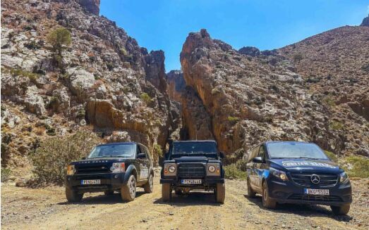 Tur med Land Rover till "hippie-byn" Matala och ravinen Agiofárango