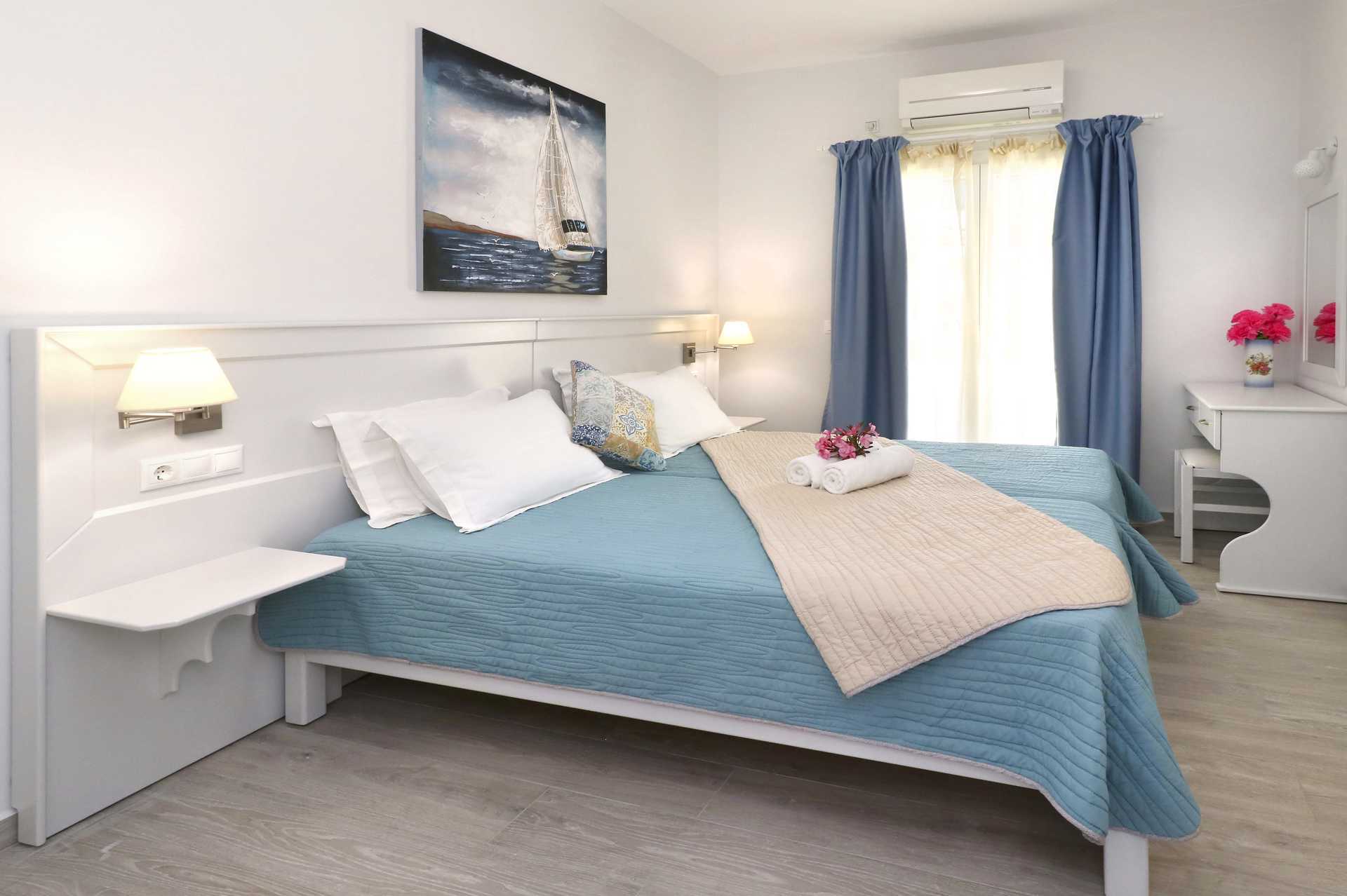 Två-trerumslägenhet på hotell Angela Beach i Votsalakia på Samos, Grekland.