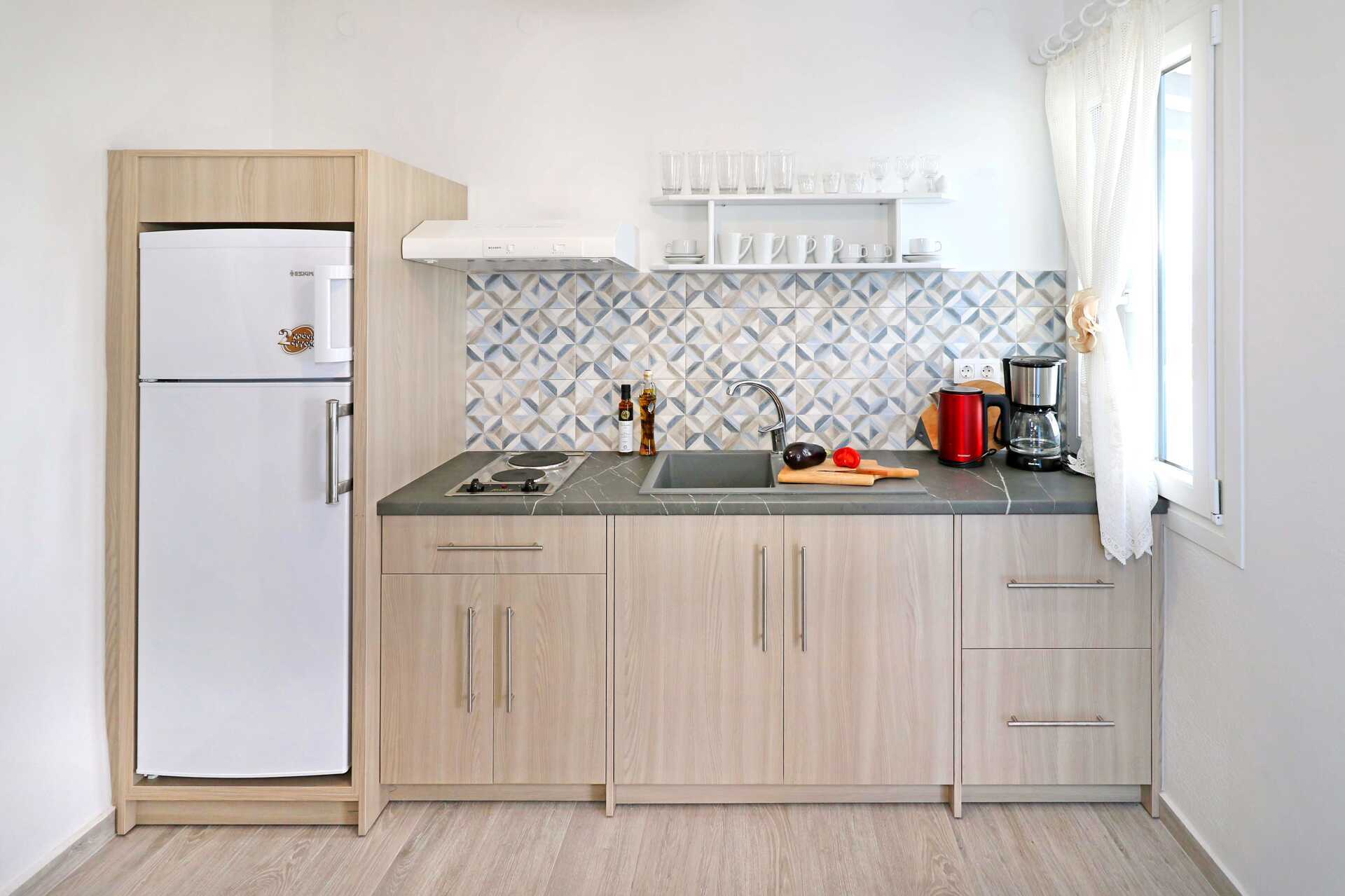 Två-trerumslägenhet på hotell Angela Beach i Votsalakia på Samos, Grekland.