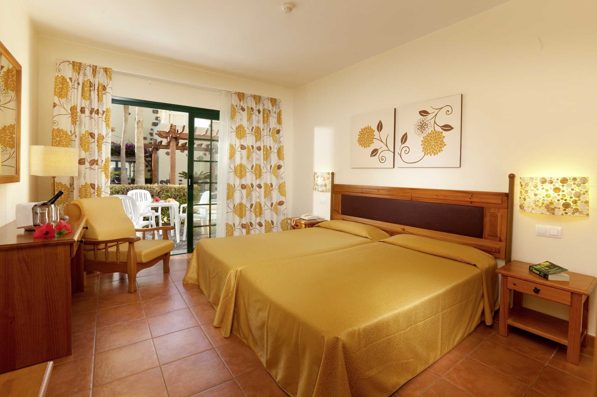 Tvårumslägenhet i bungalow på hotell Isabel på Teneriffa, Spanien.