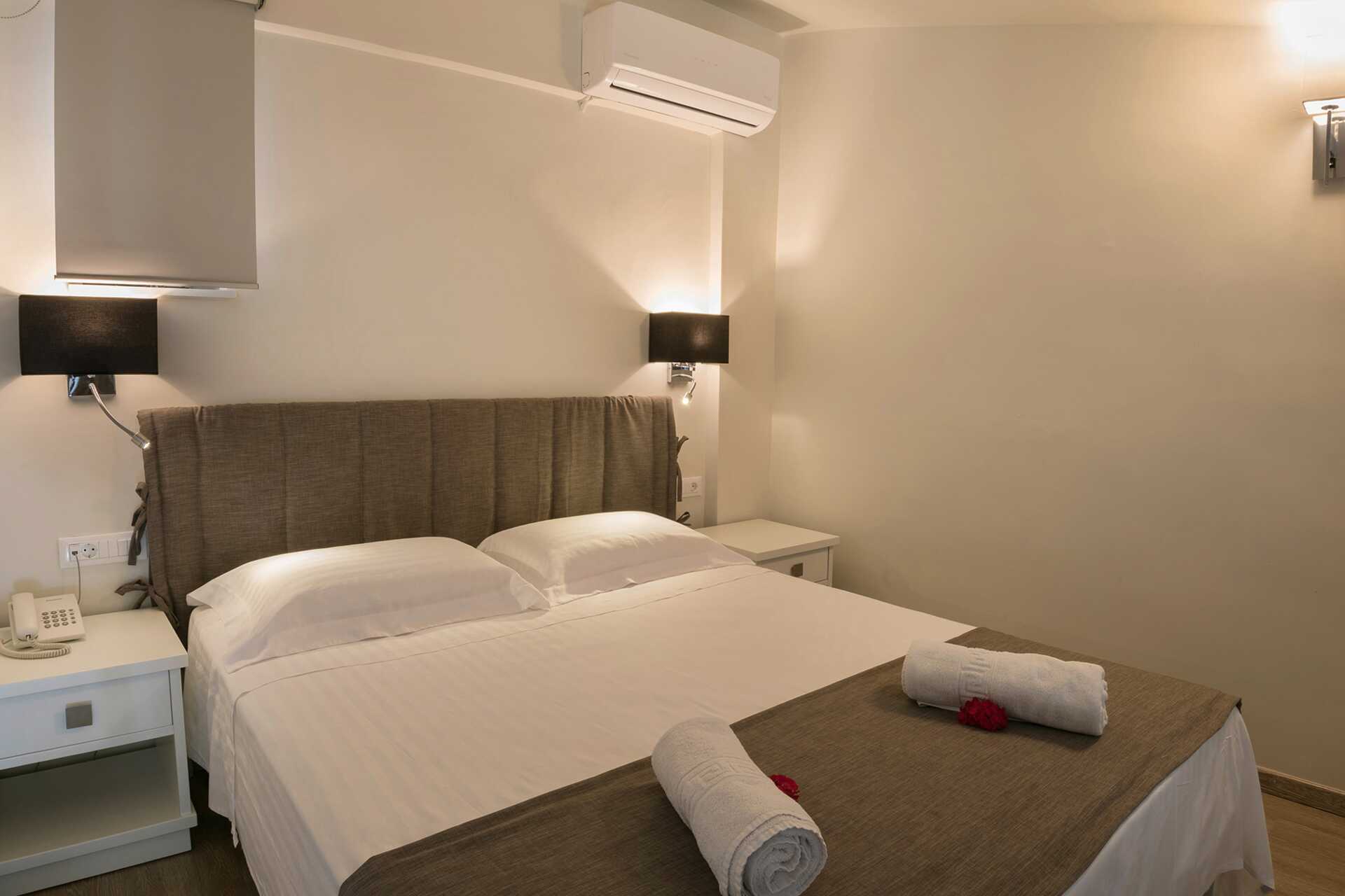 Tvårumslägenhet i etage på hotell Iperion i Rethymnon, Kreta.