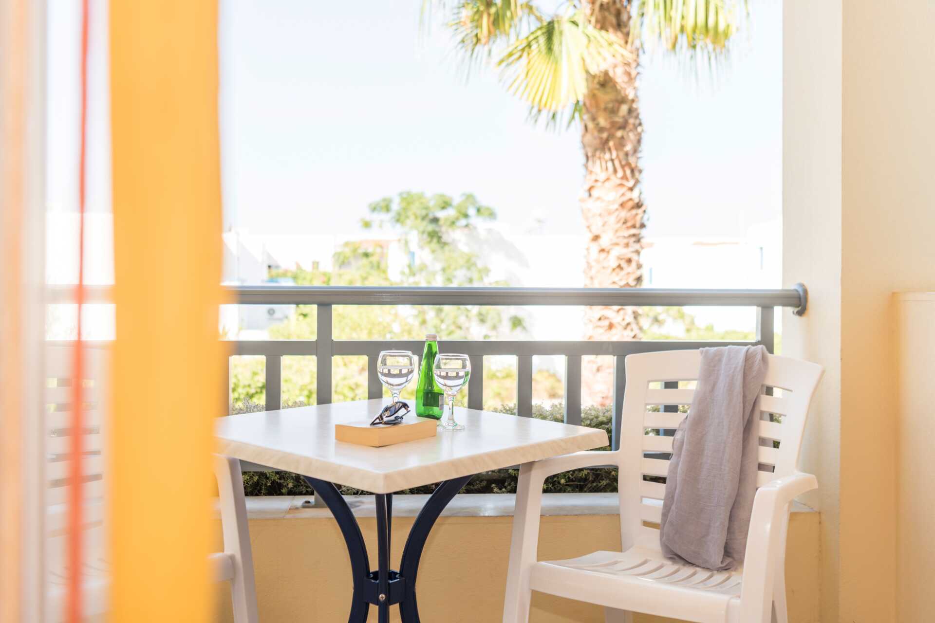 Tvårumslägenhet på hotell Akti Chara i Rethymnon på Kreta, Grekland.