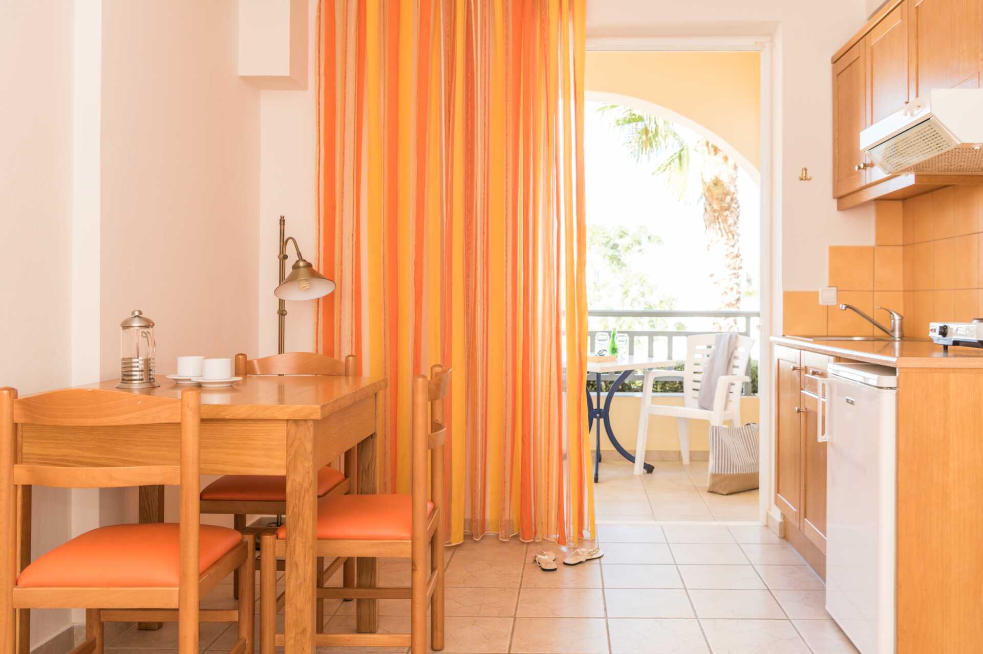 Tvårumslägenhet på hotell Akti Chara i Rethymnon på Kreta, Grekland.