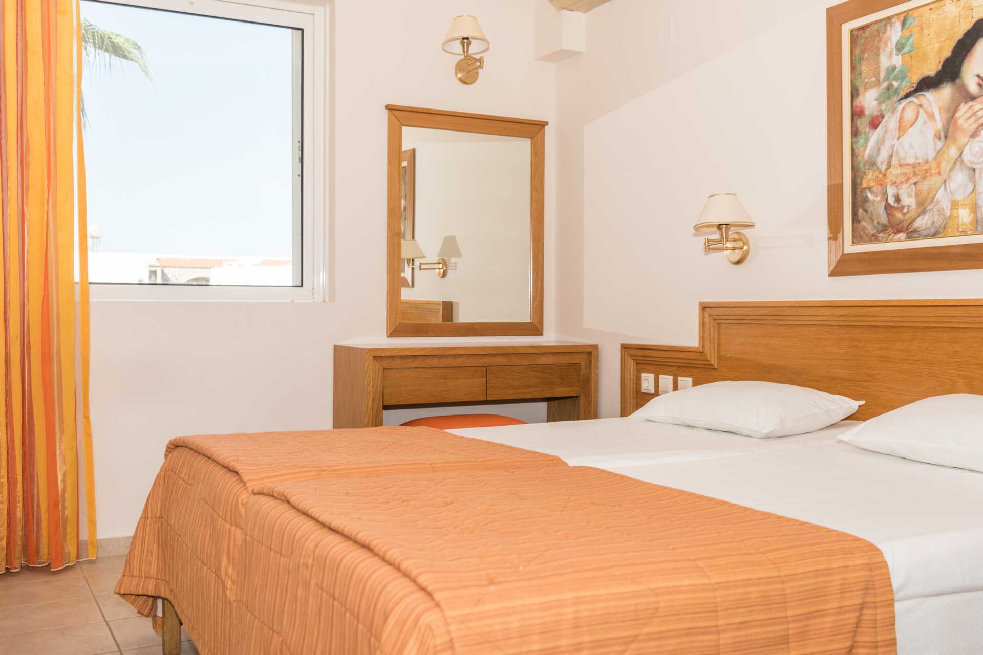 Tvårumslägenhet på hotell Akti Chara i Rethymnon på Kreta, Grekland.