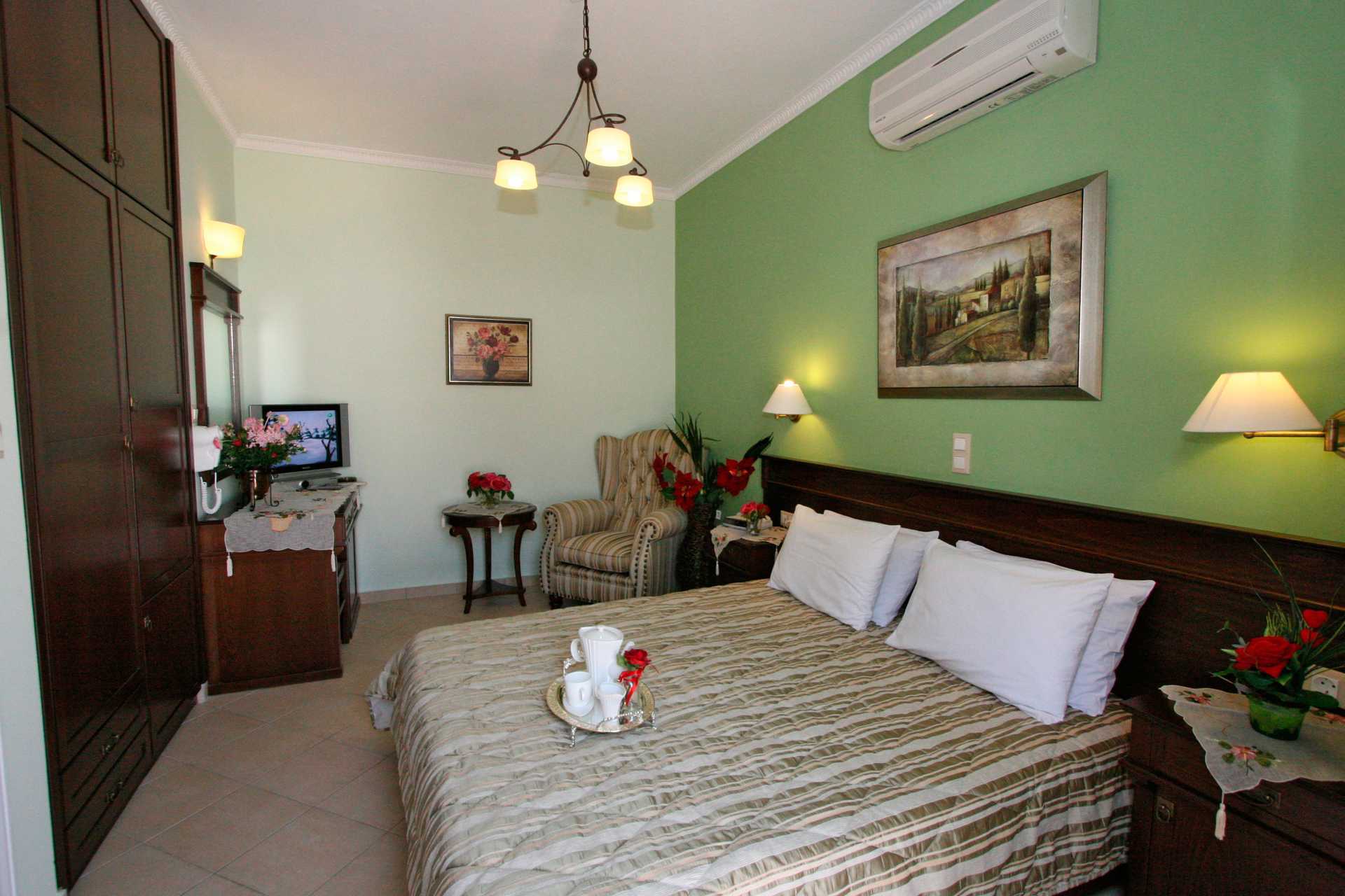 Tvårumslägenhet på hotell Katerina i Agios Prokopios på Naxos, Grekland.