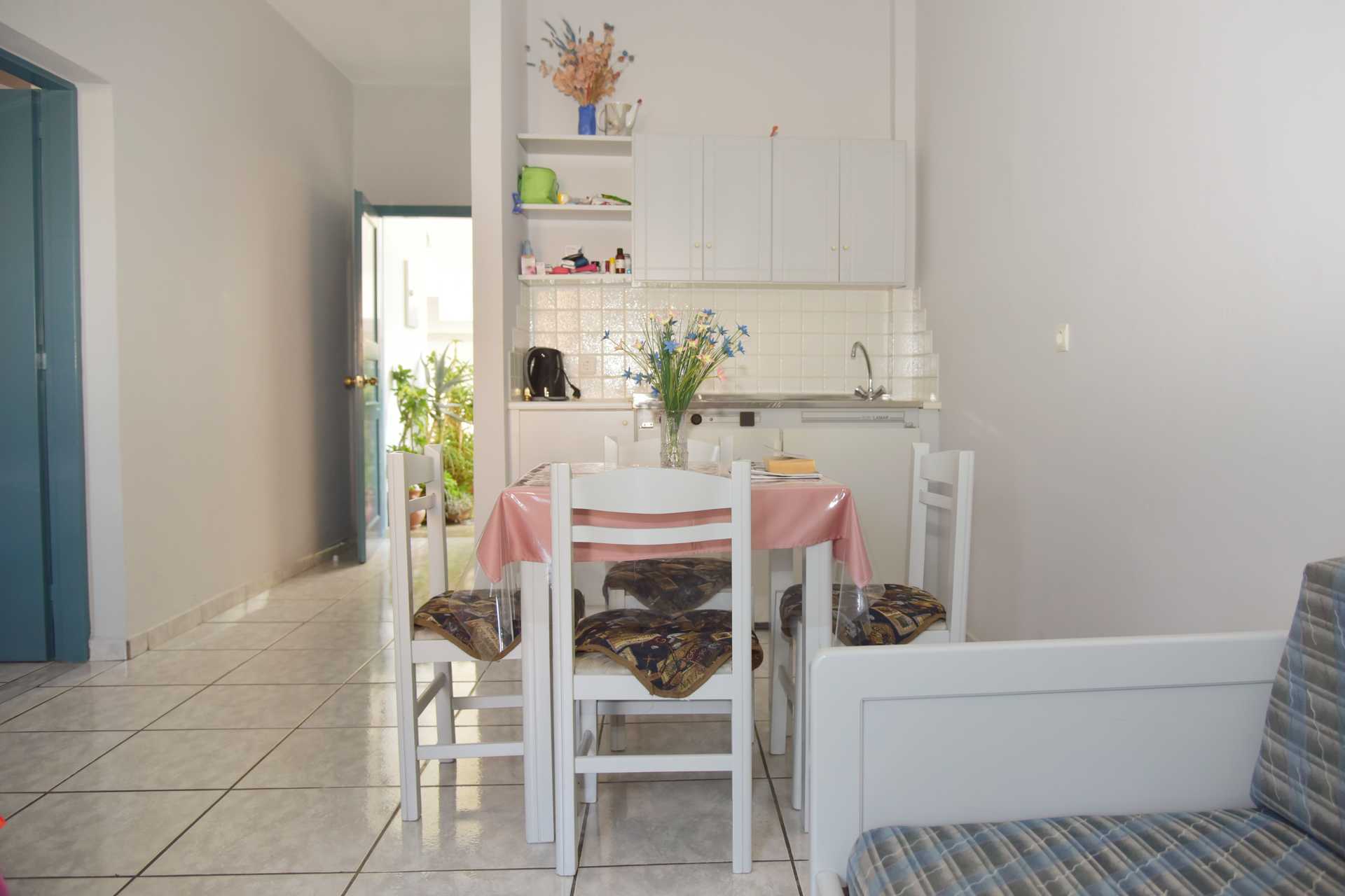 Tvårumslägenhet på hotell Kleopatra i Kato Stalos på Kreta, Grekland.