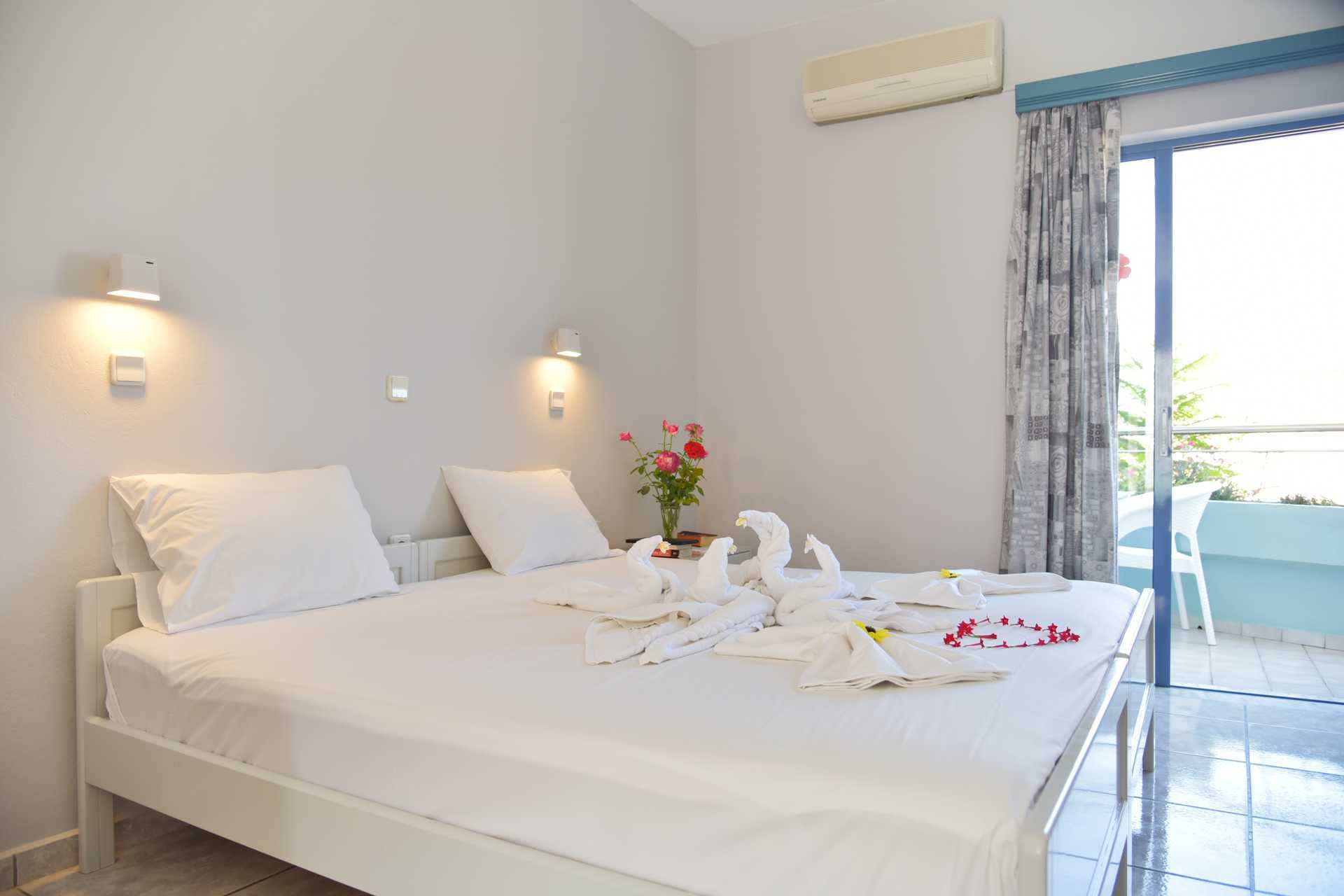 Tvårumslägenhet på hotell Kleopatra i Kato Stalos på Kreta, Grekland.