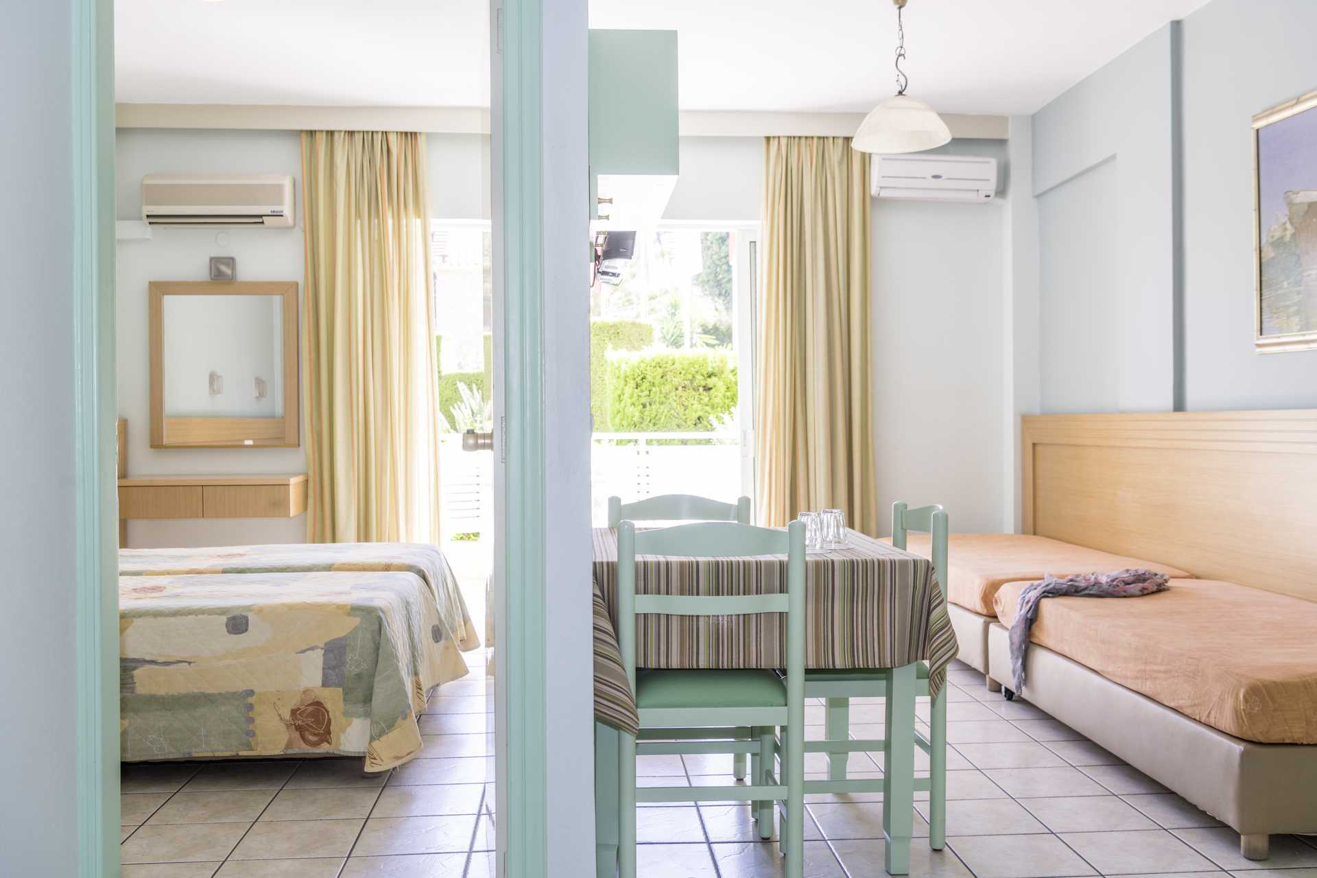 Tvårumslägenhet på hotell Melmar i Rethymnon stad på Kreta, Grekland.