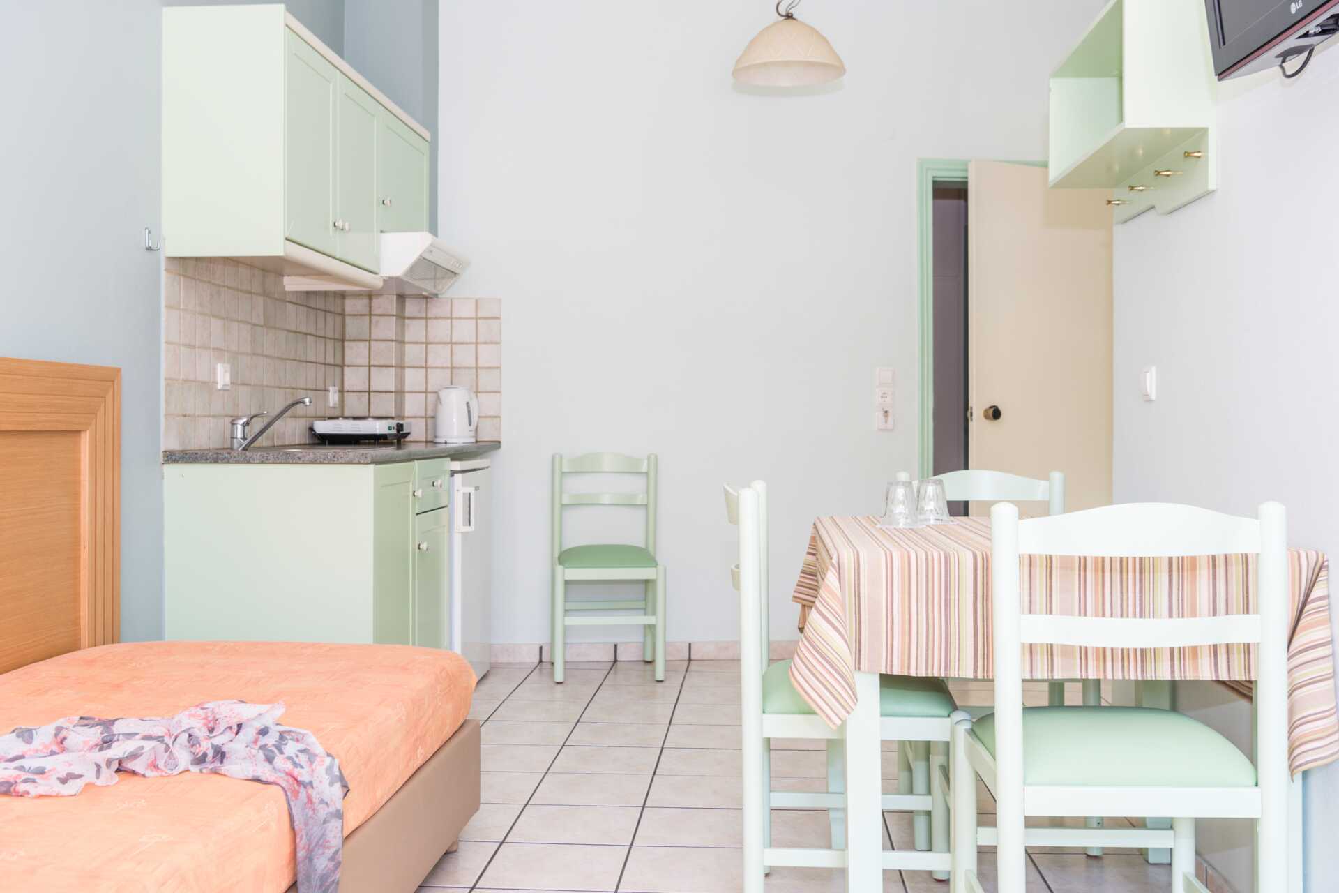 Tvårumslägenhet på hotell Melmar i Rethymnon stad på Kreta, Grekland.