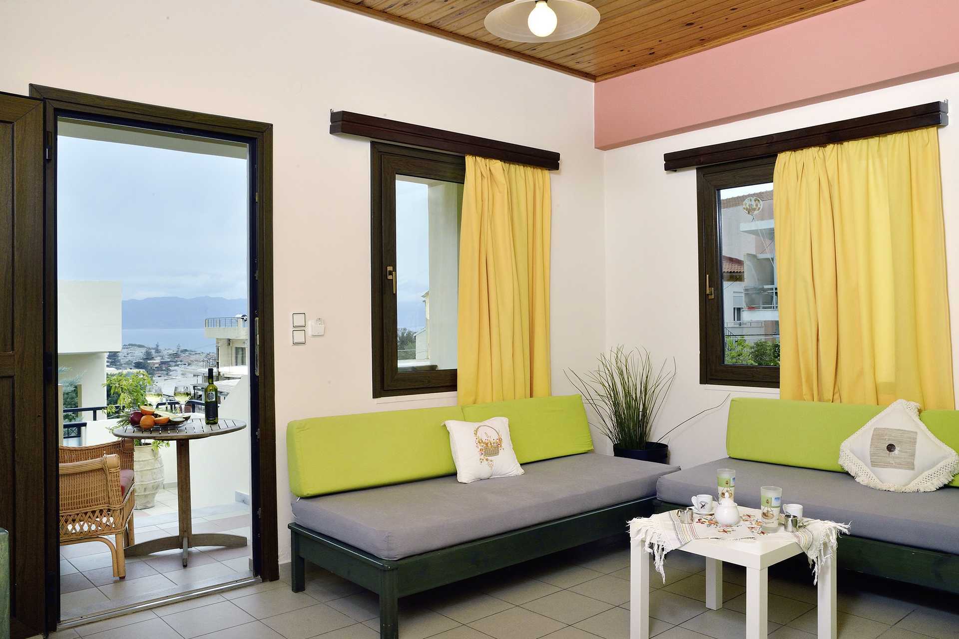 Tvårumslägenhet på hotell Mythos Platanias på Kreta.