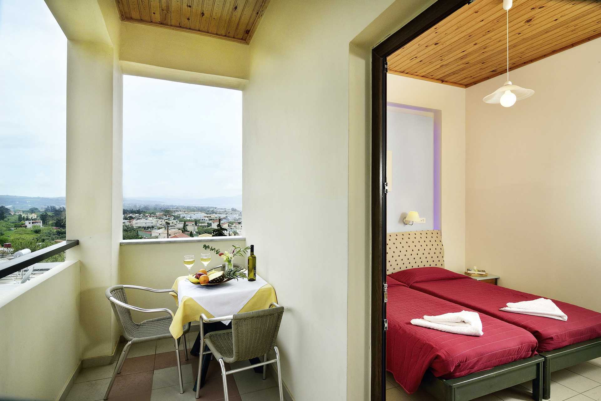 Tvårumslägenhet på hotell Mythos Platanias på Kreta.